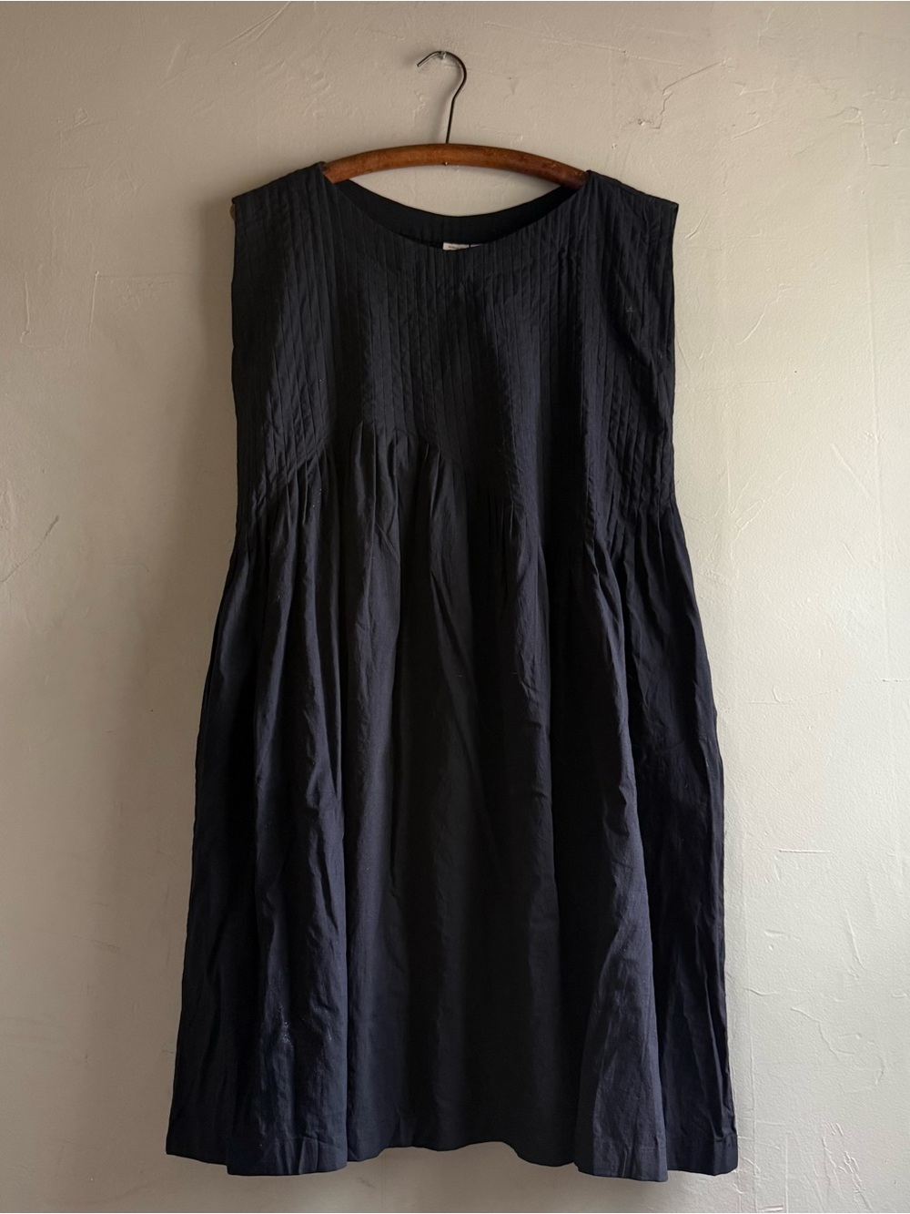 Classic Sleeveless Black Midi Dress - Relaxed Gathered Silhouette